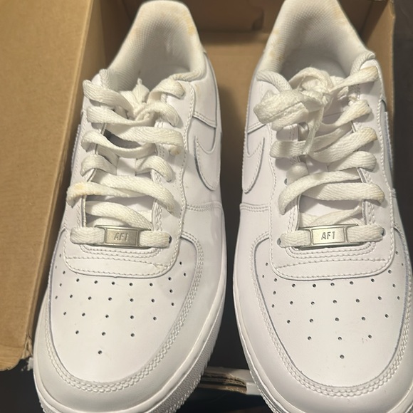 Nike worn once very light wear some small stains barely can see them - Picture 6 of 6